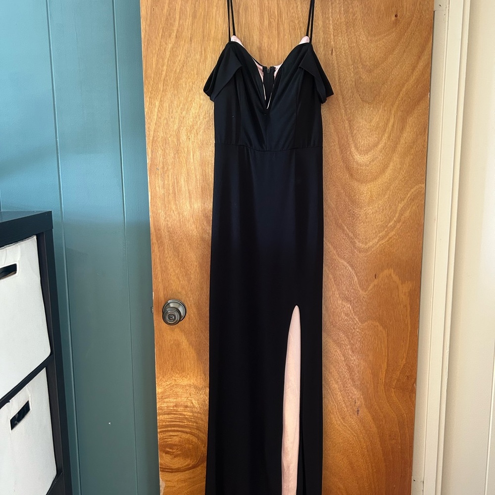 Chic Black Dress with Slit